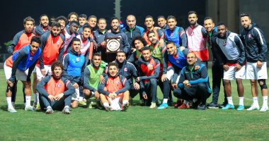 لاعبو فيوتشر يحتفلون بناصر ماهر لحصوله على جائزة أفضل لاعب فى مارس.. صور