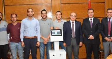 رئيس جامعة أسيوط يتابع خطوات تطبيق الكارت الذكى على الطلاب