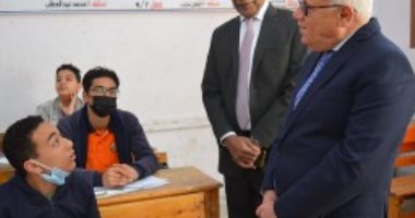 محافظ بورسعيد يتفقد الامتحان التجريبى "البابل شيت" فى العلوم للإعدادية