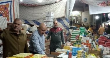 محافظ الشرقية يطمئن على توافر السلع بمعارض أهلاً رمضان بأسعار مخفضة للمواطنين