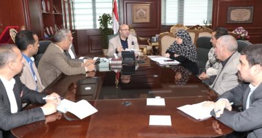 محافظ بنى سويف يكلف لجنة مختصة لتنفيذ مطالب أهالى عزبة عبد الستار بناصر