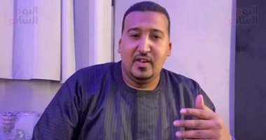 أمسية رمضانية على أنغام "الكف الصعيدى" بالأقصر.. الفنان محمود جمعة 28 عاما فى إحياء التراث.. أحيا ليلة فى حب رسول الله وأهدى أغنية لقراء اليوم السابع.. ويؤكد: فن الكف له أصول فرعونية .. صور