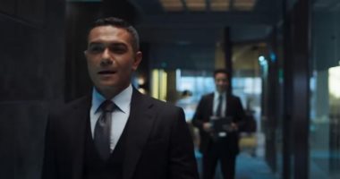 آسر ياسين لـ جونى ديب "مازحا": لو كنت جيتلى كان الموضوع خلص بره المحاكم