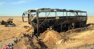 مصرع 10 أشخاص وإصابة 14 نتيجة تصادم أتوبيس بسيارة نقل بأسوان.. فيديو