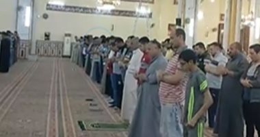 تقبل الله منّا ومنكم.. صلاة التراويح من الجامع الكبير فى الوادى الجديد.. فيديو