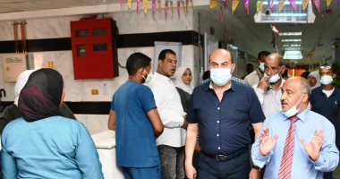 حادث كبير.. مصرع 5 أجانب و5 مصريين بعد تصادم أتوبيس بسيارة نقل بطريق أبوسمبل..لايف