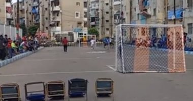 رمضان بيجمع الحبايب على أرضها.. أقدم ساحة للعب الكرة فى الدورة الرمضانية بالإسكندرية يلعب فيها كل الأجيال.. تأسست عام 1976 وخرّجت كبار اللاعبين.. والزعيم عادل إمام شاهد مباريات فيها فى الثمانينات.. فيديو