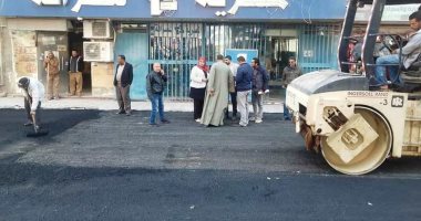 أعمال رصف بحى شرق سوهاج ومدينة طهطا بتكلفة 13 مليونا و800 ألف جنيه.. صور