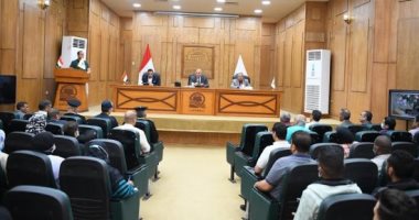 محافظ قنا يلتقى شباب مشروع سيارات الطعام المتنقلة لتذليل أى عقبات أمامهم
