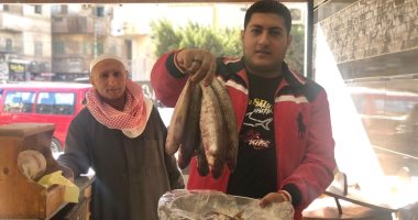 وجبات الفسيخ فى رمضان.. أشهر فسخانى بنبروة يوضح استعدادات شم النسيم.. لايف وصور