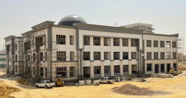 وزير التعليم العالى يستعرض تقريرا حول تطور العمل بـ"جامعة بنها الأهلية"