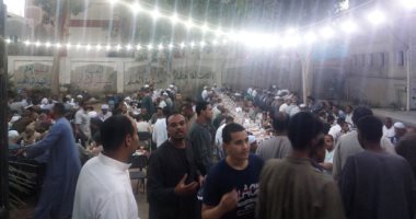 شهر الخير.. أهالى مدينة نقادة فى قنا يجتمعون لإفطار جماعى خلال افتتاح مسجد جديد