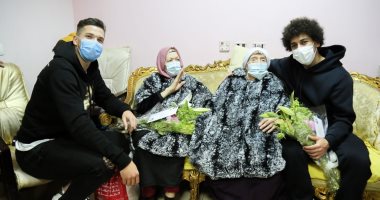 نجوم الخير.. محمود وادى وحسين السيد يحتفلان بعيد الأم فى دار رعاية المسنات