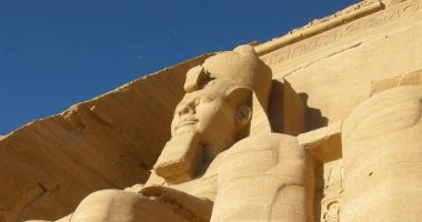 سر النقوش اليونانية الموجودة على تمثال رمسيس فى معبد أبو سمبل