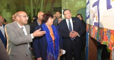 وزيرة الثقافة تسلم جوائز الفائزين بمسابقة القاهرة بعيون أطفال العالم الإسلامى
