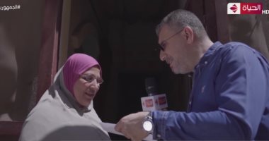 "واحد من الناس" يهدى أم لـ6 أطفال 5 آلاف جنيه.. والسيدة منى عطية تزغرد