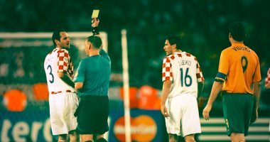 سلي صيامك.. لاعب يتعرض للطرد فى المونديال بعد 3 بطاقات صفراء