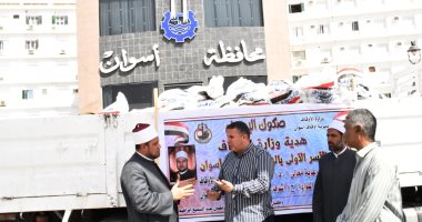 محافظ أسوان يتابع تسليم الدفعة الرابعة من لحوم "صكوك الإطعام" 