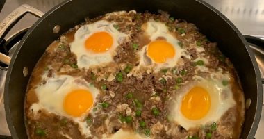 سحور يوم 17 رمضان.. طريقة عمل البيض باللحمة المفرومة والخضروات