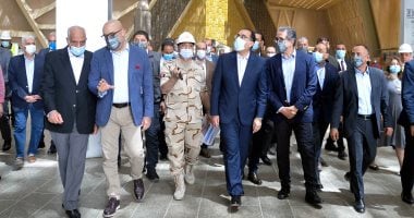رئيس الوزراء يتفقد أعمال تنفيذ محطة مترو أنفاق المتحف المصرى الكبير..صور