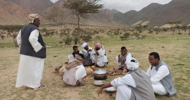 "الجابورى" و "العصيدة".. الأول خبز الصحراء الشرقية فى رمضان.. وأسرع عيش يتم تجهيزه.. والثانية وجبة الإفطار الأساسية فى حلايب وشلاتين "سهلة التجهيز وكاملة القيمة الغذائية.. والمكونات لبن ودقيق وماء وملح.. صور