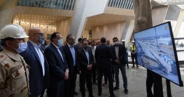 رئيس الوزراء يتفقد الموقف التنفيذى للأعمال بالمتحف المصرى الكبير..صور
