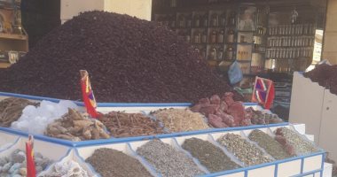 تعرف على أسعار الكركديه والحبهان والبهارات فى أسواق أسوان