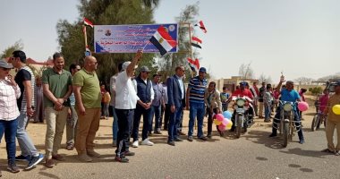 وزير الشباب والرياضة يطلق شارة البدء لماراثون الدراجات الهوائية بالواحات البحرية 