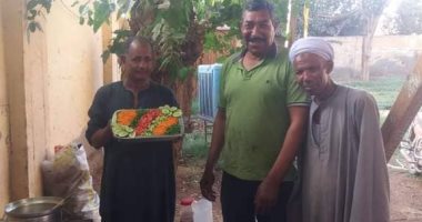 الكل بيشارك فى تجهيز الأكل.. قرية بتعمل مائدة رحمن من السبعينيات حتى الآن.. لايف