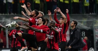 جيرو ولياو فى هجوم ميلان ضد فيورنتينا بالدوري الإيطالي