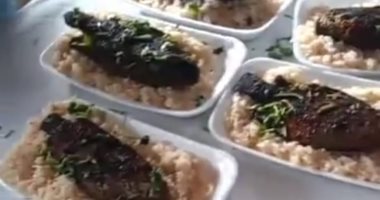 الأكل على كل شكل.. سمك ولحوم فى مائدة لـ13 شابا بكفر الشيخ
