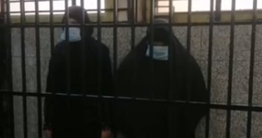 نظر أولى جلسات قضية سيدة وابنتها قتلتا مسنة لسرقة قرطها الذهبى بالفيوم..فيديو