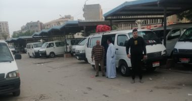 حملات مرورية على مواقف السيارات لمتابعة التزام السائقين بتعريفة الركوب