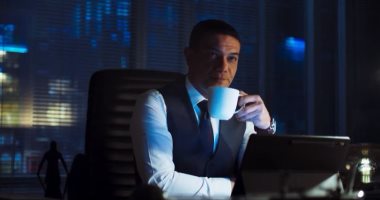 مسلسل سوتس بالعربى الحلقة 15.. آسر ياسين يقنع صبا مبارك بإبقاء أحمد داود بالعمل