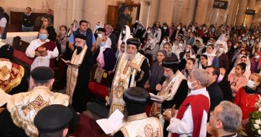 كنائس مصر تحتفل بأحد السعف بداية أسبوع الآلام بإجراءات احترازية.. استمرار القداسات على مدار اليوم لتخفيف زحام المصلين.. البابا تواضروس يصلى دورة الشعانين وصلاة الجناز بالكنيسة المرقسية بالإسكندرية.. صور