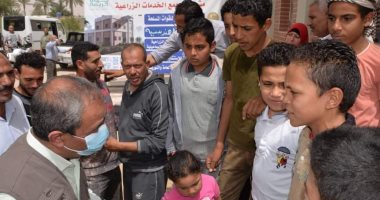 توزيع 800 شنطة مواد غذائية فى القنطرة شرق بالإسماعيلية ضمن "حياة كريمة"..صور