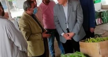 محافظ الشرقية يجرى جولة بالأسواق ويتفقد شادر بيع الخضراوات فى منيا القمح