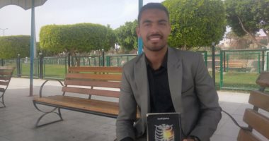 نسخة جديدة من الأبنودى.. عبد الرازق موهبة ملفتة فى الشعر بمحافظة قنا.. لايف
