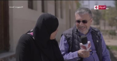 "واحد من الناس" يهدى سيدة لديها سبعة أبناء 10 آلاف جنيه لشراء مستلزماتها