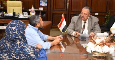 محافظة قنا تستقبل 53 مواطنا للاستماع إلى شكاواهم