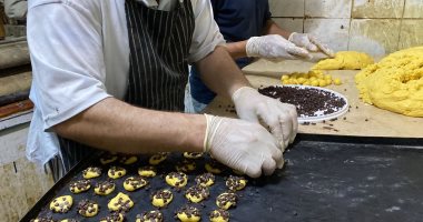 كحك وبسكويت العيد ظهر بدرى فى الأقصر.. اعرف الأنواع "لايف"