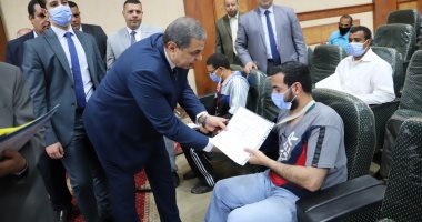 القوى العاملة تسلم 66 عقد عمل لذوى الهمم ببنى سويف في إطار "حياة كريمة"