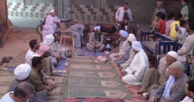 محافظ أسوان يتابع الجهود التنموية والخدمية بقرى حياة كريمة لإحياء ليالى رمضان