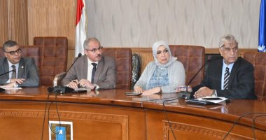 رئيس جامعة قناة السويس يجتمع بمجلس مركز ضمان الجودة لمناقشة خطط اعتماد الكليات