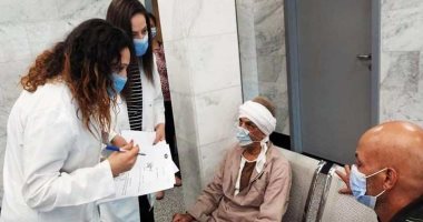 صور.. حملة توعية لفريق الصيدلة الإكلينيكية بمستشفى الكرنك فى الأقصر