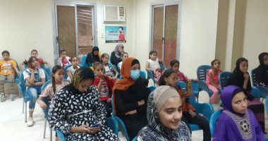 صور.. إدارة البرلمان والتعليم المدني بالأقصر تنظم ندوات حول "تعزيز دور المرأة في المجتمع"
