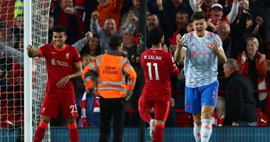 محمد صلاح يصنع ويسجل فى تقدم ليفربول ضد مان يونايتد بالشوط الأول.. فيديو وصور