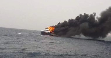 حريق لنش الغردقة.. بدأ بعنبر الماكينات وشدة الرياح سبب التهامه بالكامل "لايف"
