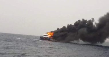 حريق يشتعل فى مركب سياحى بالغردقة ويلتهمه بالكامل.. ولا خسائر بشرية.. لايف