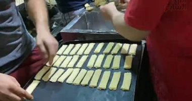 ياكحك العيد ياحنا يابسكويت.. استمتع بخبيز كحك وبسكويت العيد بمحلات الأقصر